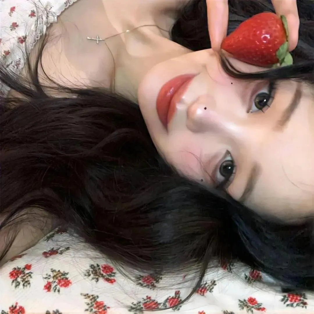 穿风信子蓝的少女
